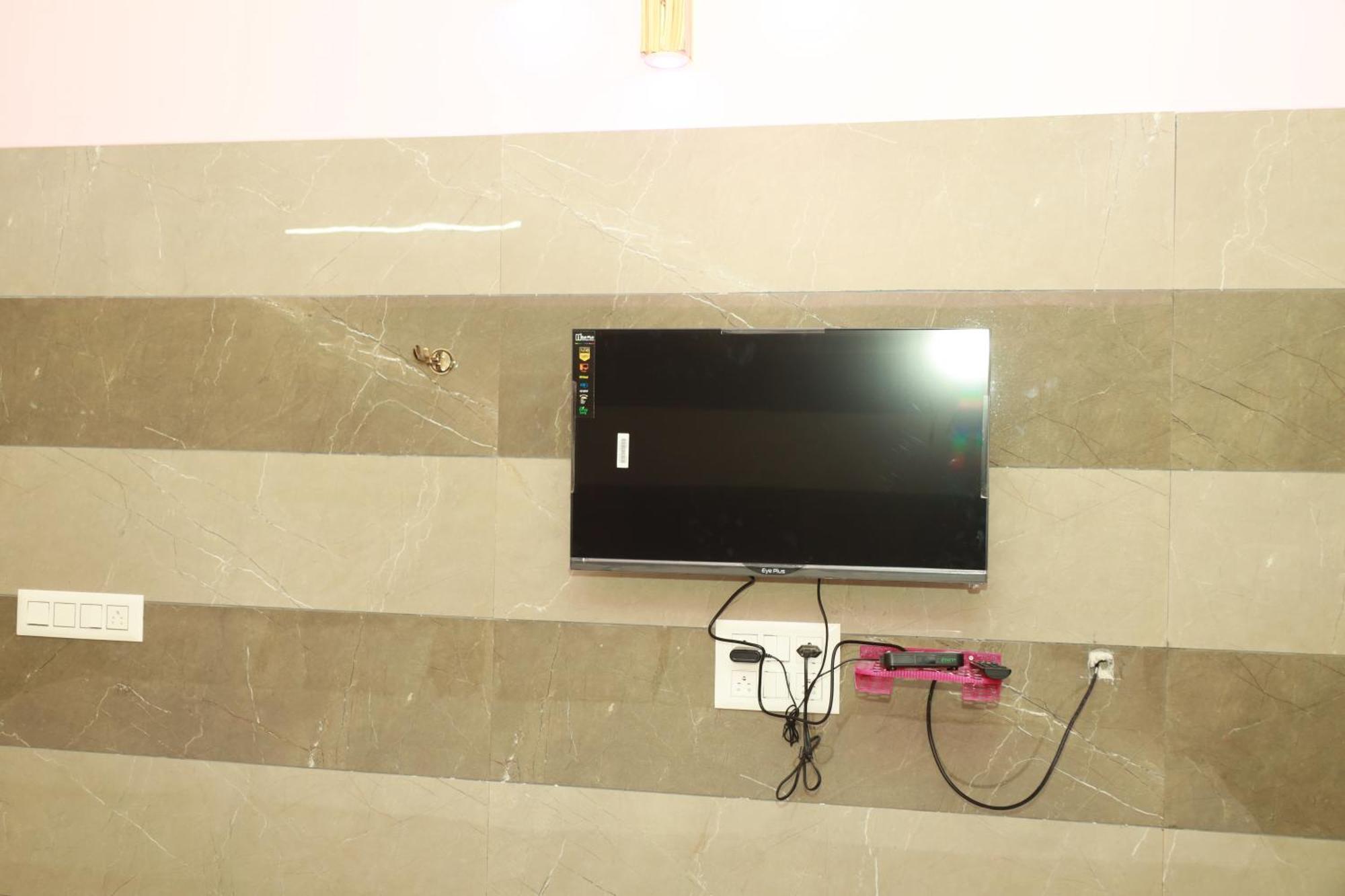 Rv Residency Hotel Wodapatti Bagian luar foto