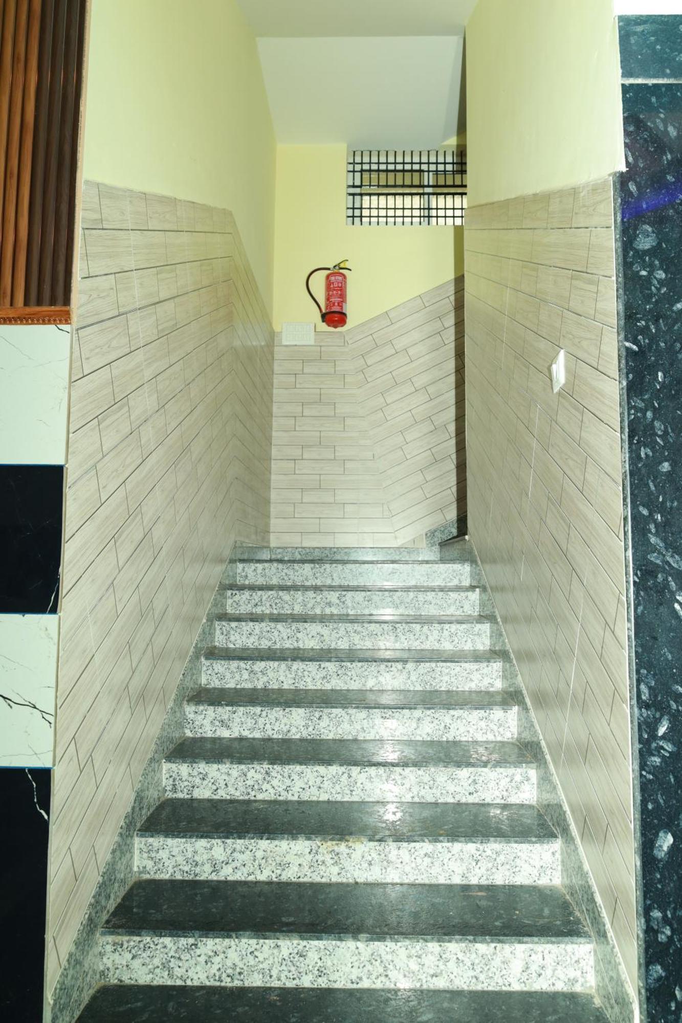 Rv Residency Hotel Wodapatti Bagian luar foto