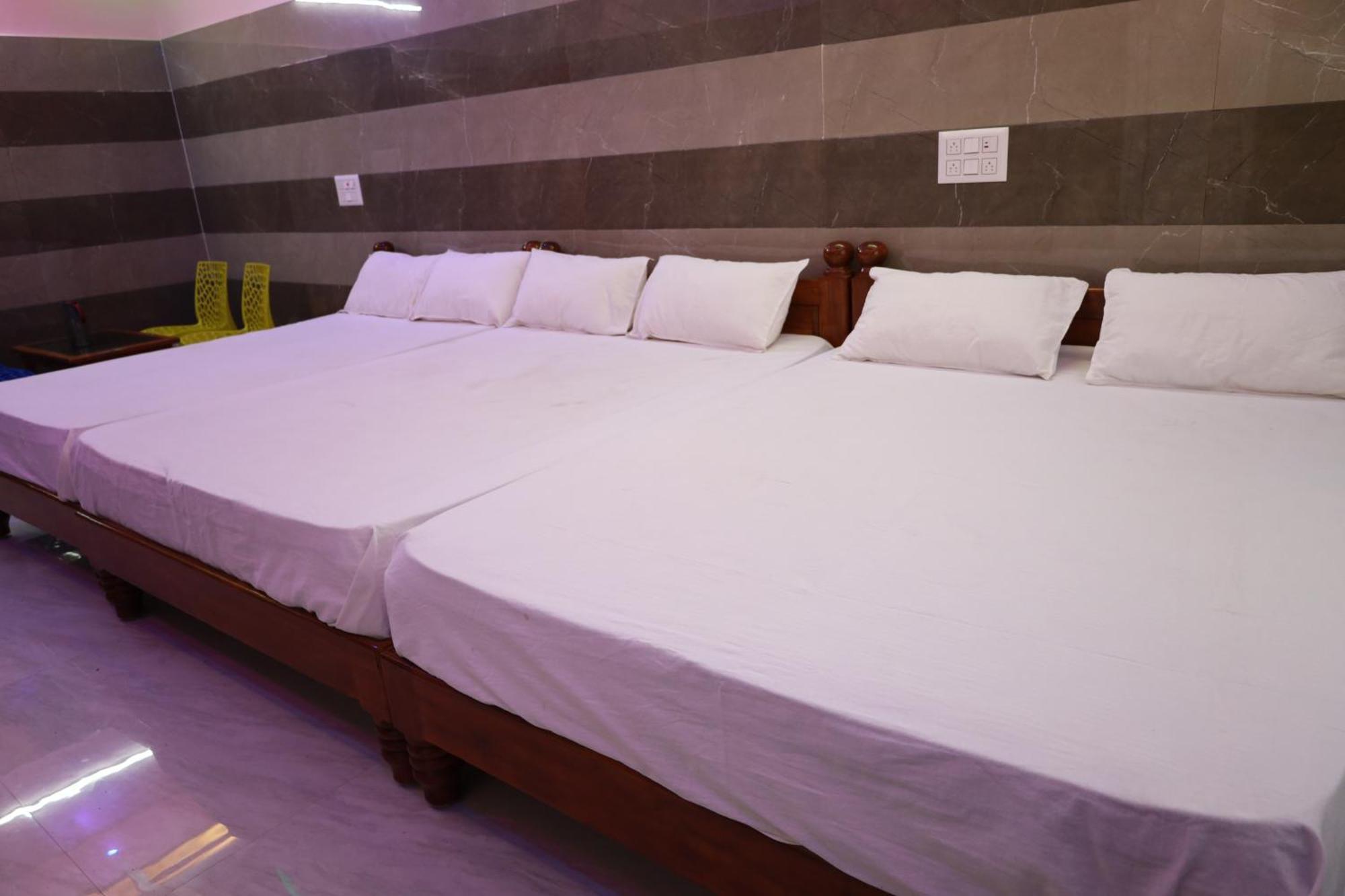 Rv Residency Hotel Wodapatti Bagian luar foto