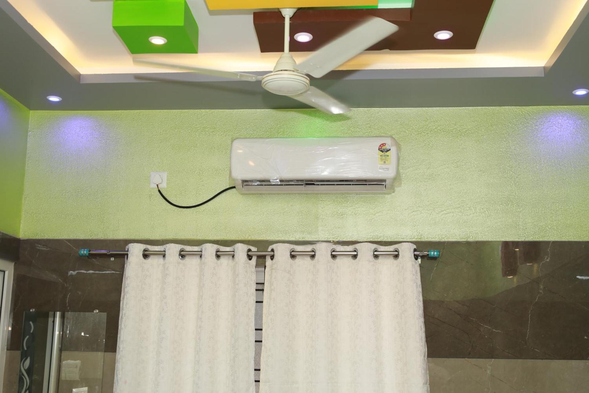Rv Residency Hotel Wodapatti Bagian luar foto