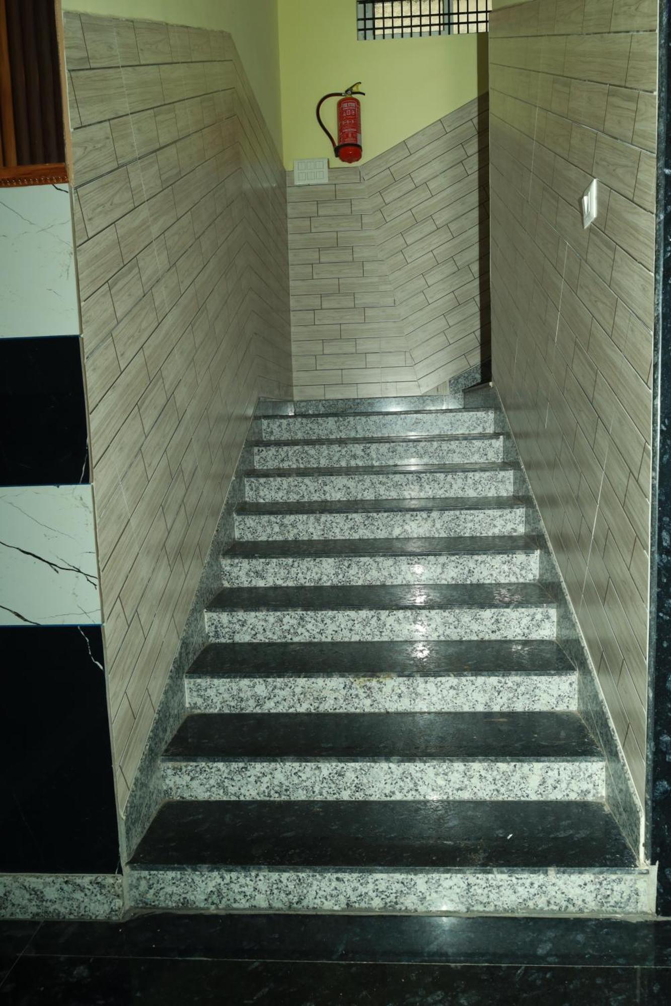 Rv Residency Hotel Wodapatti Bagian luar foto