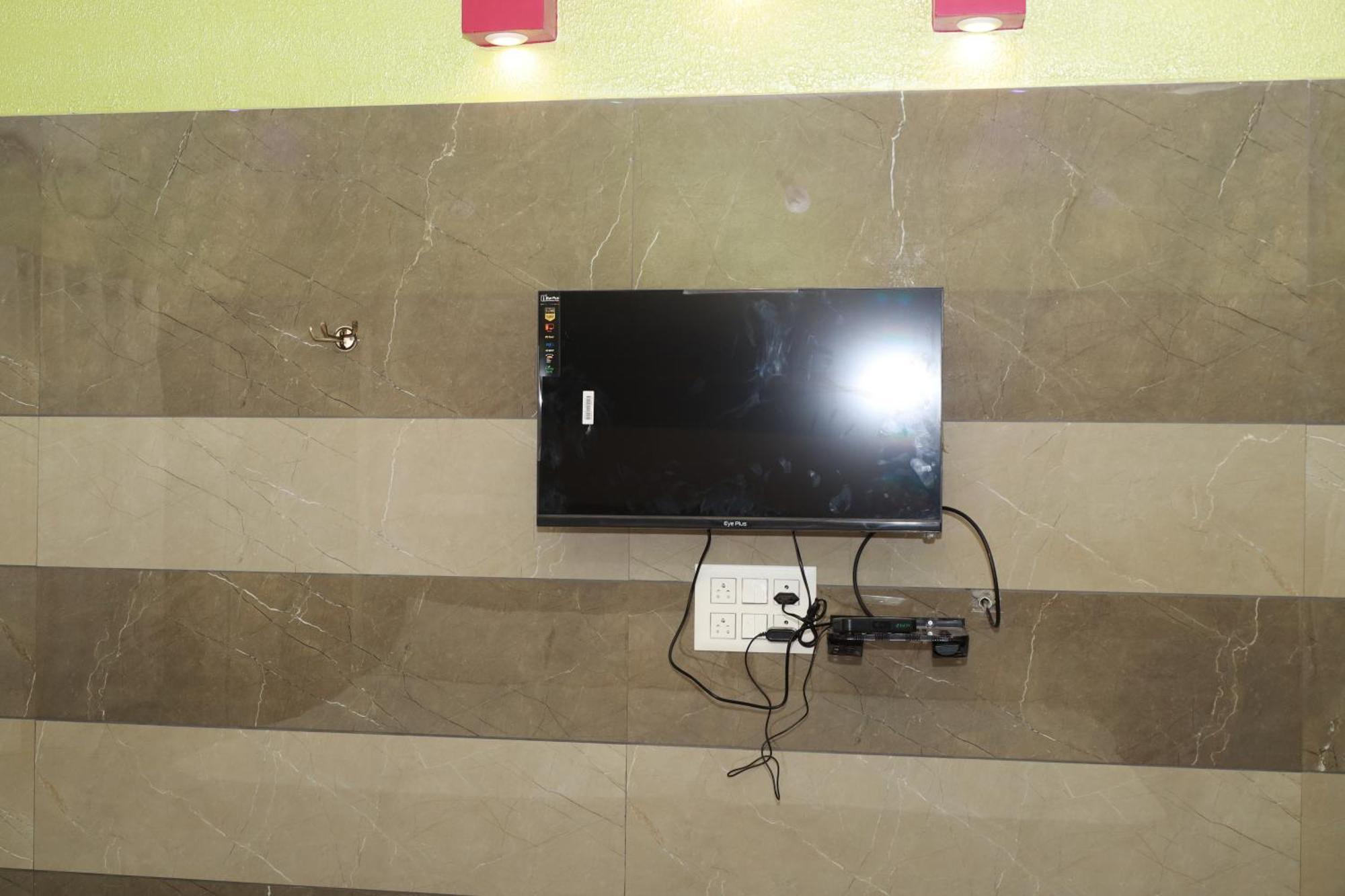 Rv Residency Hotel Wodapatti Bagian luar foto